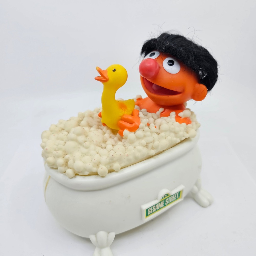 VTG Muppets Inc. Sesame Street Ernie Bathtub Radio Hong Kong - RADIO NON-Working